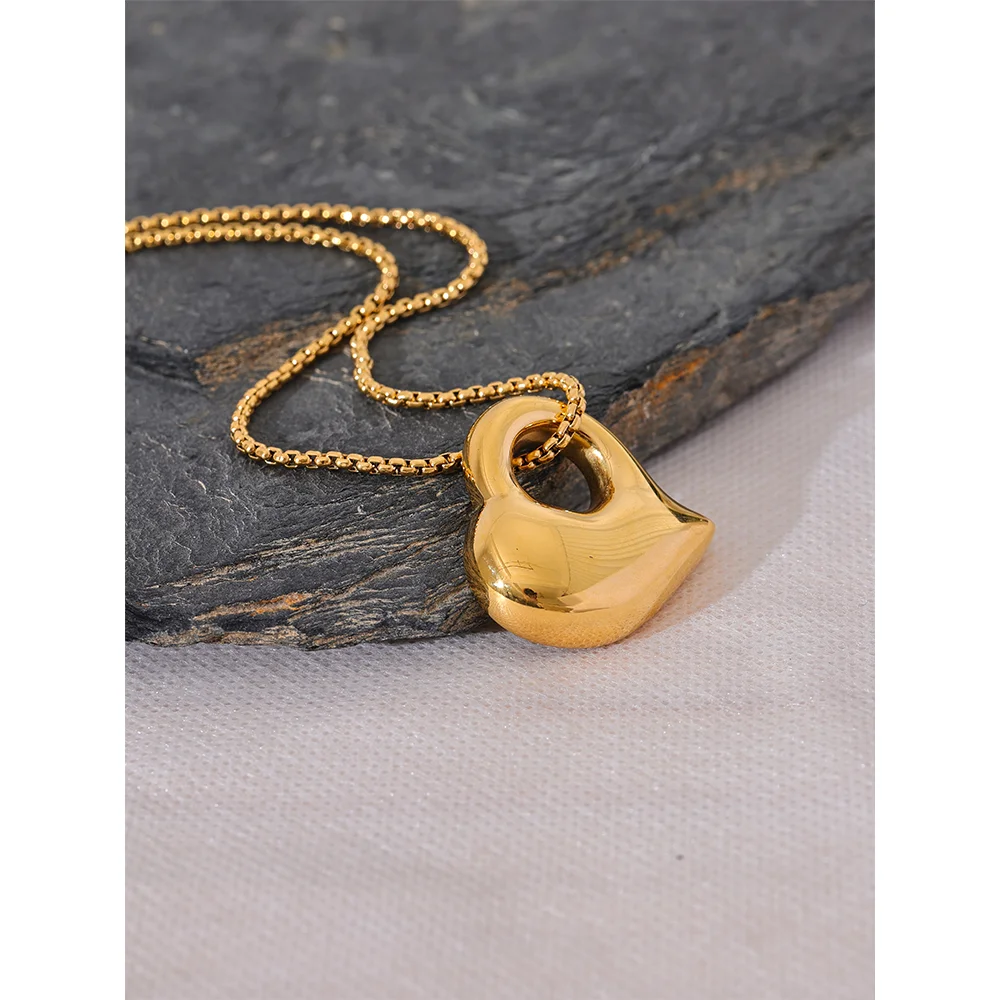 Love: Heart Pendant Necklace Gold Color Texture